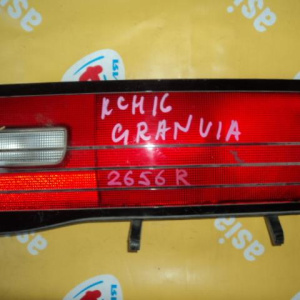 Вставка между стопов Toyota Granvia KCH16 R