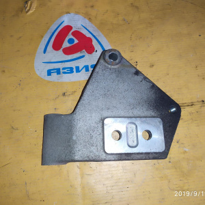 Крепление генератора Mitsubishi 4M40 Canter ( низ )