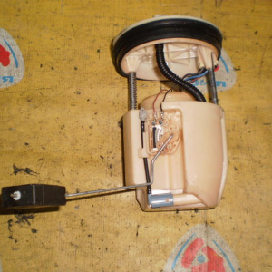 Бензонасос Mazda Demio DY3W Сломана трубка