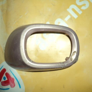 Заглушка в бампер Toyota Vitz NCP10 '1998- R (обрамление туманки)