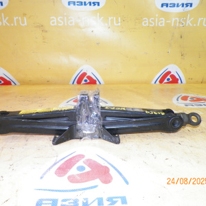 Домкрат Toyota bB NCP30 800 кг.