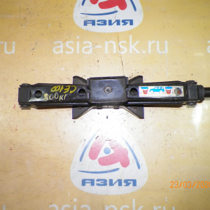 Домкрат Toyota Corolla/Sprinter AE100/AE101/AE102/EE100/EE101/EE106/EE107/CE100/CE106/CE108/CE109/AE92. 09111-12090. 800 кг.