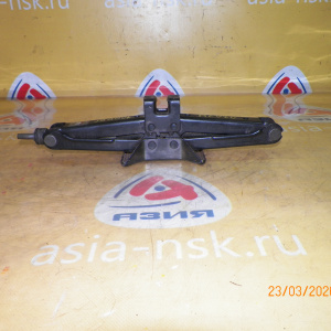 Домкрат Toyota Camry Gracia/Mark II Wagon Qualis/Solara SXV20/MCV20 1000 кг.