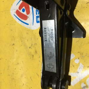 Домкрат Subaru Outback BHE 800 кг.