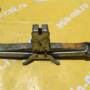 Домкрат Nissan Murano/X-Trail/R'nessa/Liberty Z50/T30/T31/N30/M12 1050 кг.