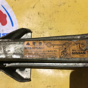 Домкрат Nissan Murano/X-Trail/R'nessa/Liberty Z50/T30/T31/N30/M12 1050 кг.