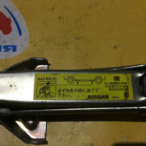 Домкрат Nissan Tiida/Bluebird Sylphy C11/G10 800 кг.