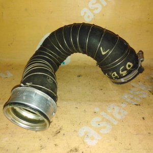Патрубок интеркулера Mercedes C-Class W204 M271KE18ML/271.950 L слева