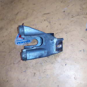 Крепление подушки ДВС Suzuki H27A Grand Vitara TD94W перед, лев ( ) 1165166J00