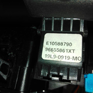 Блок подрулевых переключателей Peugeot 207 96661306XT +круиз (дефект фишки на AIRBAG)