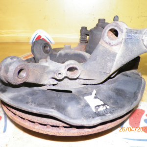 Ступица Toyota ZZE136/ZZE137/ZZE132/ZZE133 Voltz/Matrix перед, прав 2WD ABS. В сборе. Диаметр диска-275мм. 5 шпилек. 43211-12420