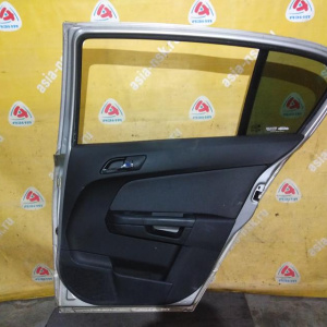 Дверь боковая Opel Astra H A04/L48 '2004-2015 зад, прав Хэтчбек, в сборе, с молдингом (вмятины)