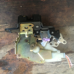 Замок 5-й двери Honda GH1 HR-V