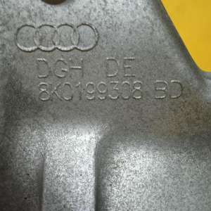 Кронштейн опоры двигателя Audi CDNC A4 B8/8K2/8T3/8RB перед, прав
