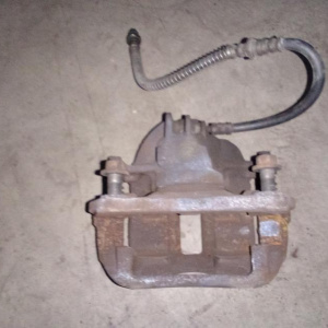 Суппорт Volvo VS/VW S40 B4204T3 '1998-2004 перед, прав Lucas 32328113 с креплением под диск 281x24