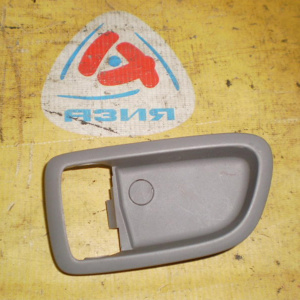 Ручка двери внутренняя Mazda Demio DY3W зад, лев обрамление внутр.ручки