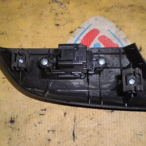 Пульт стеклоподъемника Nissan Cube Z10 зад, лев