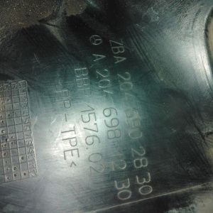 Подкрылок Mercedes C-Class W204 '2008 перед, прав задняя часть A2046902830,