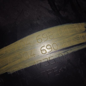 Подкрылок Mercedes C-Class W204 '2008 перед, прав передняя часть A2046900230,