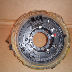 Шлейф подрулевой Volkswagen 7LA Touareg '2001- с датчиком угла поворота 8E0953541D