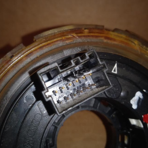 Шлейф подрулевой Volkswagen 7LA Touareg '2001- с датчиком угла поворота 8E0953541D