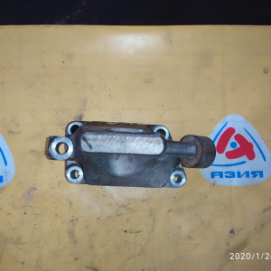 Крепление подушки ДВС Toyota/Lexus 2UR-FSE LS600h UVF46 4WD гибрид перед, лев