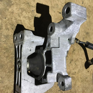 Подушка двигателя Nissan HR15 Juke YF15 перед, прав