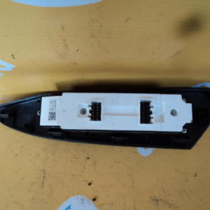 Пульт стеклоподъемника Mazda Axela BL '2009- перед, прав