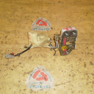 Замок двери Honda MA4 Domani зад, лев