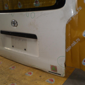 Дверь задняя TOYOTA Hiace KDH200 высокая крыша,метла(дефект)