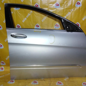 Дверь боковая Mercedes R-Class W251/V251 '2006-2010 перед, прав в сборе (дефект, вмятина)