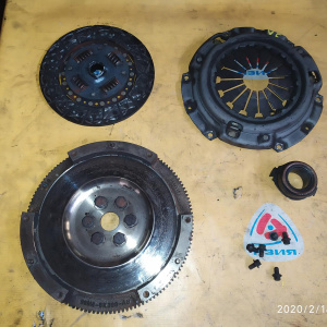 Маховик Mazda YF Tribute EPEW m/t + корзина 988M-6K390-AB