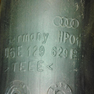 Патрубок воздушного фильтра Audi BDW/AUK/BKH/BYU A6 C6/4F2/4F5 '2004-2011 гофра с резонатором 2.4, 3.2 VAG 06E129629E