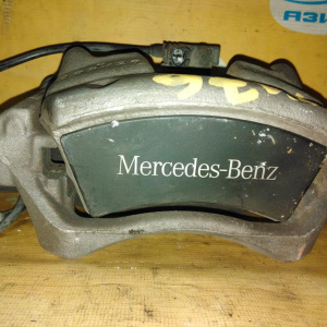 Суппорт Mercedes W246 B-Class M270E16/270.910 '2012- перед, прав под диск 295х28 A0004217481