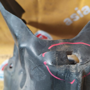 Подкрылок Mazda Demio DW3W перед, прав дефект