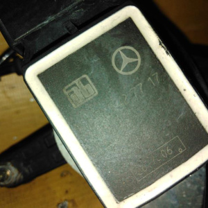 Датчик уровня кузова Mercedes E-Class W211/S211 R с тягой и креплением на задний мост A0105427717