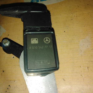 Датчик уровня кузова Mercedes E-Class W211/S211 R с тягой и креплением на задний мост A0105427717