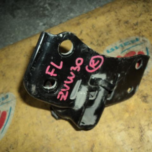 Подушка двигателя Toyota 2ZR Prius ZVW30 перед, лев