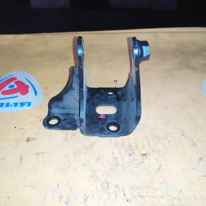 Крепление подушки ДВС Toyota 2AZ-FE RAV4 ACA31 4WD a/t U140F зад. R
