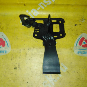 Крючок капота Audi A4/A5 B8/8K2/8T3 '2007- 8T0919609E