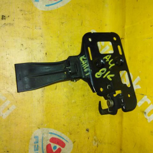 Крючок капота Audi A4/A5 B8/8K2/8T3 '2007- 8T0919609E
