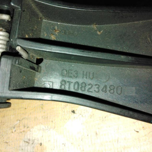 Крючок капота Audi A4/A5 B8/8K2/8T3 '2007- 8T0919609E