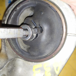 Подушка двигателя Nissan VQ20/VQ25/VQ30 Cefiro A32/A33 алюминий, ДЕФЕКТ перед, прав