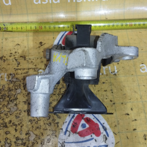 Подушка двигателя Honda D15B/D17A Civic ES1/EU1/ES3/EU3 2WD CVT + кронштейн С ТРЕЩИНОЙ перед, прав 50805-S5A-992 + 50825-S5A-990