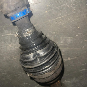 Привод Mazda DY3W/DY5W/DC5W Demio/Verisa ZJVE/ZYVE перед, лев a/t ВН-26шл. Н-25шл. дефект пыльника