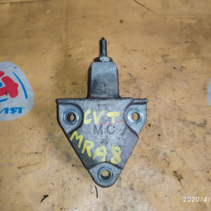 Крепление подушки ДВС Nissan MRA8 Pulsar C12 CVT перед, лев MC