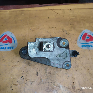 Крепление подушки ДВС Nissan MRA8 Pulsar C12 m/t перед, лев MT