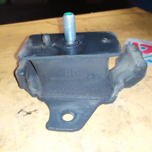 Подушка двигателя Toyota 1GD-FTV/2GD-FTV GUN125 '2016- FL=FR L 12361-0L020