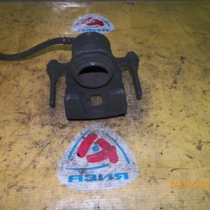 Суппорт NISSAN N15/B14/R11 перед, лев (вент.диск) БЕЗ СКОБЫ
