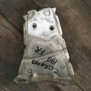 Кронштейн усилителя бампера TOYOTA Caldina/Corona AT190 перед, прав